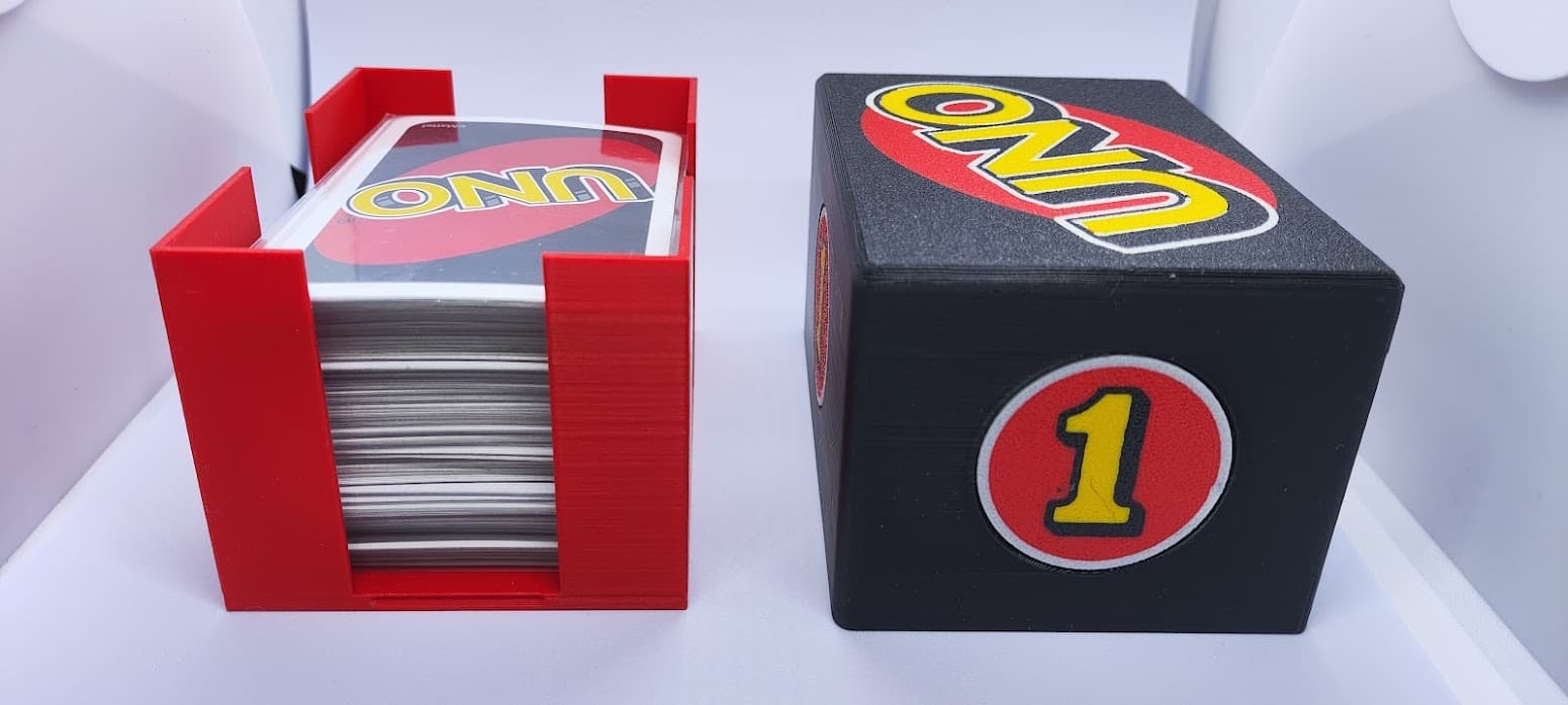 Dispensador apilable para cartas UNO